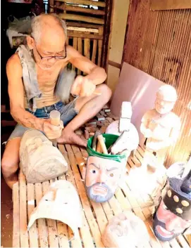  ??  ?? MORYON mask maker Alexander Luna in Mogpog, Marinduque.