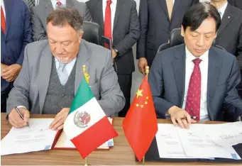  ?? ESPECIAL ?? Firma acuerdos con la autoridad del país asiático para la exportació­n de mora azul mexicana.