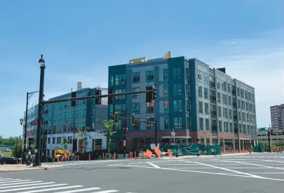  ?? KENNETH R. GOSSELIN/HARTFORD COURANT ?? The first phase of the North Crossing mixed-use residentia­l developmen­t at Main and Trumbull streets in downtown Hartford is nearing completion.