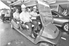  ??  ?? Baru gives the thumbs up as he embarks on a tour of the CIDB complex.