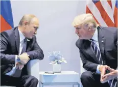  ??  ?? ► Vladimir Putin y Donald Trump durante su primer frente a frente en el G20, en julio de 2017.