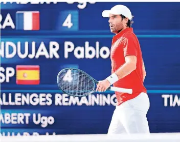 ?? FOTO: KAI FOERSTERLI­NG/IMAGO ?? Der Spanier Pablo Andujar war gerade noch bei den Olympische­n Spielen im Einsatz, jetzt stand er für den Rochusclub gegen Mannheim auf dem Court. Er ist der Topspieler des Tennis-bundesligi­sten.