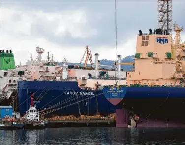  ?? SeongJoon Cho / Bloomberg ?? LNG tanker Yakov Gakkel and oil tanker Universal Winner are docked in Geoje, South Korea. Strong growth in natural gas production is likely to keep natural gas prices low in 2019, the Energy Department said.