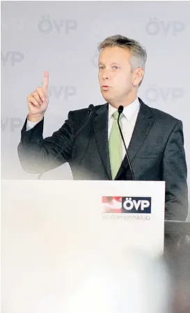  ??  ?? Er ist einer, der stets aufzeigt: ÖVP-Klubchef Reinhold Lopatka hat zu
fast jedem Thema etwas zu sagen – und er tut es gerne öffentlich.
