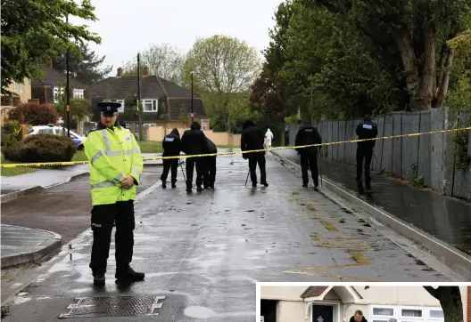  ?? PICTURES: JONATHAN MYERS ?? A large cordon was put in place around the parks off Hareclive Road and Moxham Drive as police continue to carry out enquiries