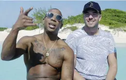  ?? ?? El rapero Ja Rule (izquierda) y BIlly McFarland, fundador del Fyre Festival, en 2019.