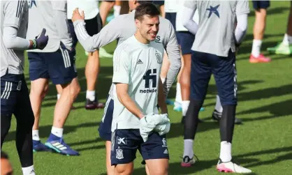  ?? Photograph: Irina R Hipolito/Shuttersto­ck ?? César Azpilicuet­a at a Spain training session in Madrid on Sunday: ‘It’s a unique chance to play a competitio­n in your own country.’