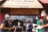  ?? JACQUELYN MARTIN/AP ?? Vice President Kamala Harris (third from right) at Brown Sugar Bakery on Tuesday. At right is Lt. Gov. Juliana Stratton, and second from right is Cook County State’s Attorney Kim Foxx.