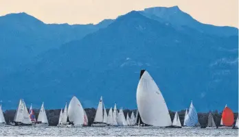  ?? ARCHIVFOTO: SUSANNE BACKMEISTE­R ?? Die Rund Um (Bild von 2021) sorgt jährlich für einen Ansturm segelbegei­sterter Menschen.