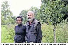  ??  ?? Thierry Hazard et Marie-Claude Roux ont planté une centaine d’arbres fruitiers.