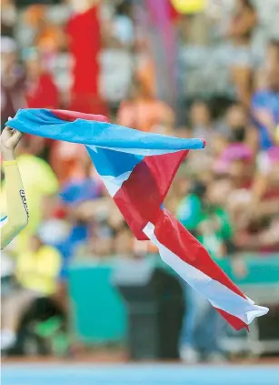  ??  ?? Luguelín Santos se despide de la competenci­a de la LAI en esta edición y repite como el favorito de los 400 metros, entre otros eventos.