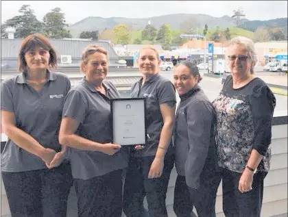  ?? PHOTO / SUPPLIED. ?? The team of the Pedlars Motel with (left to right) Michelle Forbes, Margaret Winiata, Liesbeth Niklewicz, Milly Anania (Housekeepe­rs) and manager Christine Laurenson.