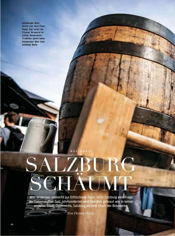  ??  ?? Salzburger Bier, direkt aus dem Fass: Seppi Sigl leitet die Trumer Brauerei in achter Generation. Tradition spielt beim Salzburger Bier eine wichtige Rolle