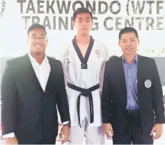  ??  ?? Tan Yen Ming (centre), flanked by Azizul (left) and Tan after a training session at Sarawak Sukma taekwondo training centre in Petra Jaya recently.