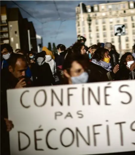  ??  ?? Rassemblem­ent contre les violences policières, à L’Ile-Saint-Denis, lors du premier jour de déconfinem­ent, le 11 mai.