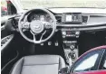  ??  ?? Die Verarbeitu­ng des Cockpits ist beim Kia Rio akkurat.