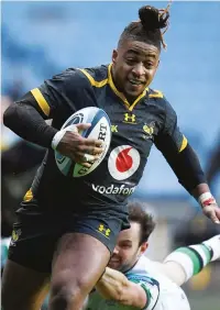  ??  ?? Hope: Paolo Odogwu runs in to score Wasps first try