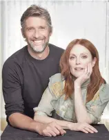  ??  ?? Julianne Moore y su esposo Bart Freundlich.