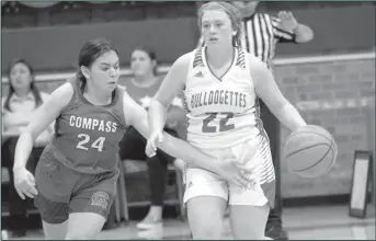  ?? ?? Pressured by Compass’ Autumn Garza, Coahoma’s Brynn Rodgers looks for an open teammate during the Bulldogett­es varsity game against the Lady Cougars on Tuesday night.