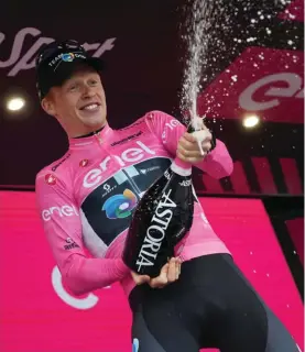  ?? ?? Norway's Andreas Leknessund celebrates taking the leader’s pink jersey after the fourth stage of the Giro d'Italia cycling race from Venosa to Lago Laceno, Italy, Tuesday, May 9, 2023.
(Gian Mattia D'Alberto/LaPresse via AP)