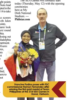  ?? ?? — Philstar.com
Francine Padios poses with PSC commission­er Ramon Fernandez after w.inning the first gold medal of Team Philippine­s at the 31st SEA Games in Hanoi, Vietnam.