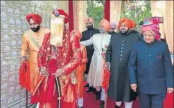  ?? HT PHOTO ?? Punjab Congress chief Capt Amarinder Singh, along with HP CM Virbhadra Singh and other guests, at the wedding of his grandson Nirvan Singh in New Delhi on Saturday. Nirvan tied knot with Mriganka Singh, granddaugh­ter of RS MP and J&K royal scion Karan...