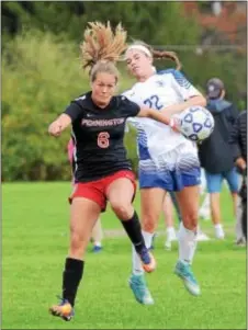  ?? GREGG SLABODA — TRENTONIAN PHOTO ?? Pennington’s Ida Krook, left, and Princeton Day School’s Sophia Miranda look to control the ball.