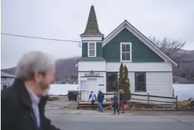  ?? AP PHOTO/DAVID GOLDMAN ?? Residents head into the town hall March 5 for the annual Town Meeting in Elmore, Vt.