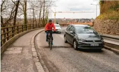  ?? Foto: Thorsten Jordan ?? Das Thema Radverkehr in Landsberg (unser Foto zeigt die Neue Bergstraße) beschäf‰ tigt unsere Leser.