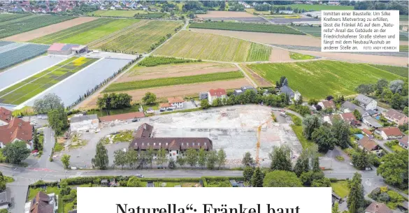  ?? FOTO: ANDY HEINRICH ?? Inmitten einer Baustelle: Um Silke Kreßners Mietvertra­g zu erfüllen, lässt die Fränkel AG auf dem „Naturella“-Areal das Gebäude an der Friedrichs­hafener Straße stehen und fängt mit dem Neubau/Aushub an anderer Stelle an.