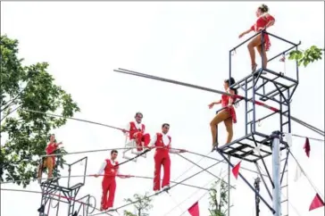  ?? JONATHAN NEWTON/THE WASHINGTON POST ?? On the National Mall, the Wallendas did a smaller version of the chair pyramid act that led to tragedy 55 years ago. ‘The casualty rate of driving cars is much greater than tightrope walkers,’ Tino Wallenda said with a shrug.