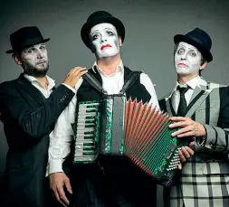  ??  ?? Malinconic­i Il trio inglese di musicisti e cabarettis­ti noir The Tiger Lillies