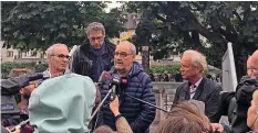  ??  ?? Bundespräs­ident Guy Parmelin macht sich in Luzern ein Bild der Lage.