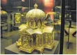  ?? FOTO: DPA ?? Ein Kuppelreli­quiar (12. Jahrhunder­t) aus dem Welfenscha­tz ist im BodeMuseum zu sehen.