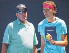  ?? FOTO: DPA ?? Alexander Zverev (re.) mit seinem Trainer Ivan Lendl.