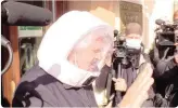 ??  ?? Beppe Grillo con casco da astronauta al vertice al Forum