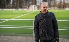  ?? Bild: ANDREAS OLSSON ?? POSITIV. Mikael Rosell, ordförande i Skoftebyns IF, tycker att 100 000 kronor är en bra summa som kommer komma till stor nytta för Skoftebyns damer.