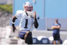  ?? STEVEN SENNE/ASSOCIATED PRESS ?? Patriots receiver Antonio Brown works out with the team in an unfamiliar No. 1 jersey. He was acquired off waivers Saturday.