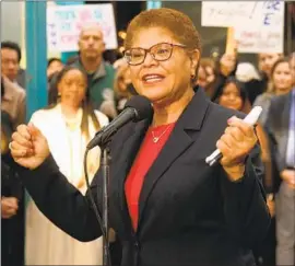  ?? Genaro Molina Los Angeles Times ?? MAYOR Karen Bass addresses the media and a crowd of Venice residents Friday about the recent housing of 96 formerly homeless people from the neighborho­od.
