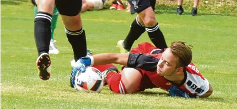  ?? Foto: Brugger ?? Alexander Bernhardt wird beim Fußball Landesligi­sten Cosmos Aystetten zwischen den Pfosten stehen: Er ersetzt den Stammtorhü­ter Valentin Coca.