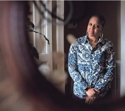  ?? JOSIE NORRIS/THE TENNESSEAN ?? Rolanda Holman poses at her home March 15 in Murfreesbo­ro. Holman is a motivation­al speaker and faith author who has been fighting to free her older brother, Pervis Payne, for decades.