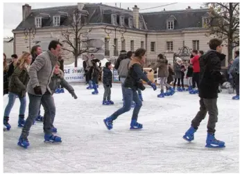  ??  ?? La patinoire sera ouverte du 8 décembre au 7 janvier, place Félix-faure.