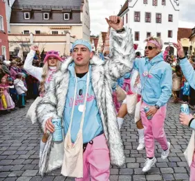  ?? ?? Im Barbie-Fieber: Die Wemdinger Doosköpf feierten ihre elfte Teilnahme am Gaudizug.