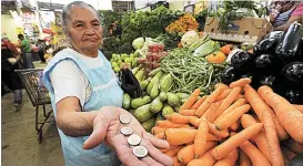  ??  ?? Encuesta. En materia de crecimient­o económico, la media de los resultados prevé una tasa de 1.5% en marzo.