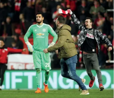  ??  ?? Manchester United goalkeeper Sergio Romero reacts at the end of the League Cup quarterfin­al match against Bristol City on Wednesday in Bristol, England.
