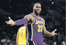  ?? FOTO: AP ?? LeBron James, alero de los Lakers, equipo que marca líder en la Conferenci­a Oeste