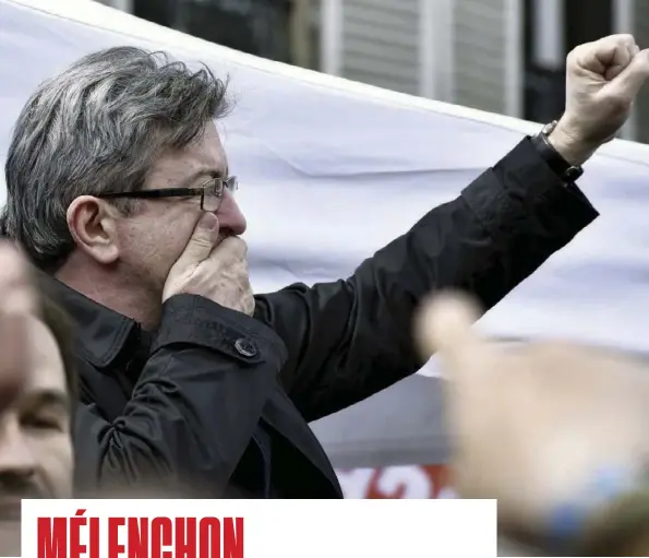  ??  ?? Le candidat, ému, salue les manifestan­ts lors du défilé du 1er-Mai à Paris.