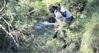  ?? Photo: Hoseya Jubase ?? Shukuma Senior Secondary learner Thulani Mbube carries a fellow learner across a river after school in Ntlozelo, Eastern Cape, on 31 January.