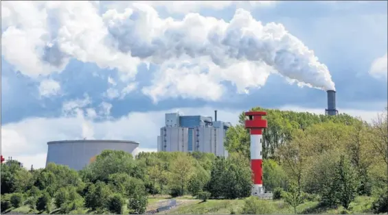  ?? / MARKUS SCHOLZ (DPA) ?? Central eléctrica de carbón de Moorburg, en Hamburgo (Alemania).