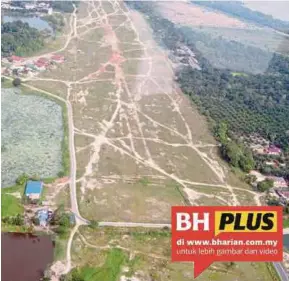  ??  ?? Tapak landasan kapal terbang yang akan dibangunka­n UTHM di Tanjung Laboh, Senggarang.